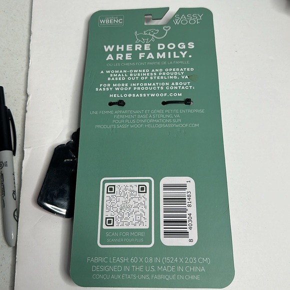 Sassy Woof Walkie Pack Leash and Used Waste Bag Holder - Picture 3 of 3